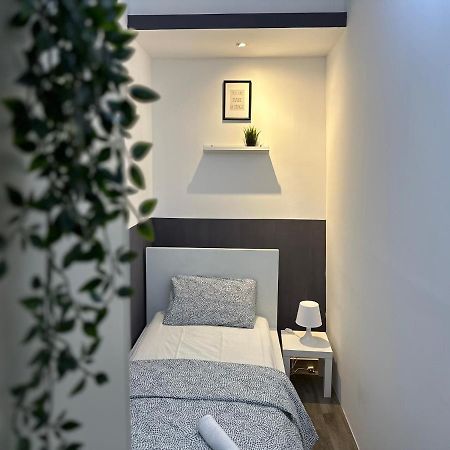 Traveller Partition Room In Al Barsha 1 Near Metro Dubaï Extérieur photo