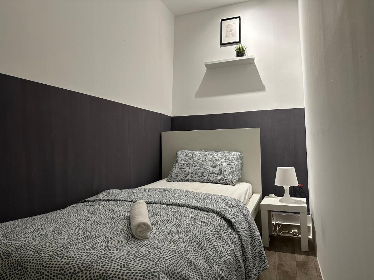 Traveller Partition Room In Al Barsha 1 Near Metro Dubaï Extérieur photo