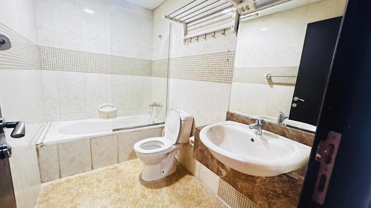 Traveller Partition Room In Al Barsha 1 Near Metro Dubaï Extérieur photo