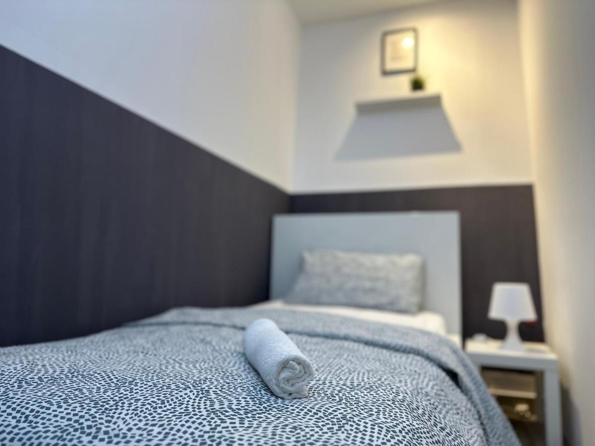 Traveller Partition Room In Al Barsha 1 Near Metro Dubaï Extérieur photo